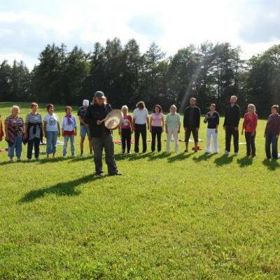 Kruh síly na krkonošské louce-práce s energií ve Studenci