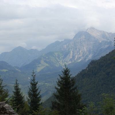 Pohled na pohoří Untersberg-Celé pohoří je prakticky duté,ve zdejších jeskyních se hromadí neuvěřitelně silná energie - doporučený zářič