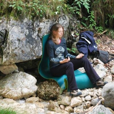 Nabíjíme se silnou energií v lese v pohoří Untersberg