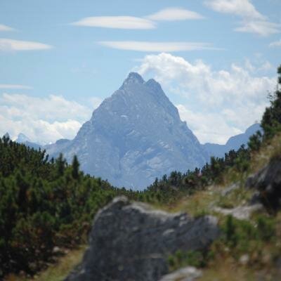 Některé hory na Untersbergu mají takřka tvar pyramidy - doporučený zářič