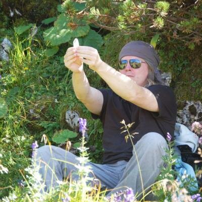 Práce s krystaly,do kterých se snadno soustřeďuje energie ze silové zóny