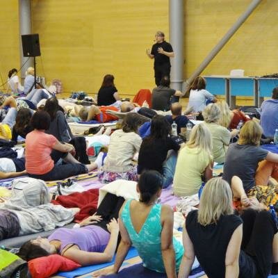 Je třeba účastníky obeznámit s účinky energie, která se používá během takovéhoto rituálu