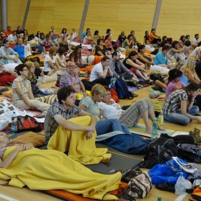 Tato energie se totiž v mnoha případech v těle účastníků manifestuje jako žhavé světlo, dostavují se pocity rozšíření těla a stavy změněného vědomí