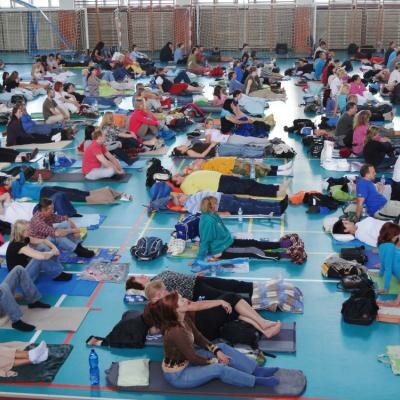 Účastníci druhé léčebné meditace Dona Sergia v Praze
