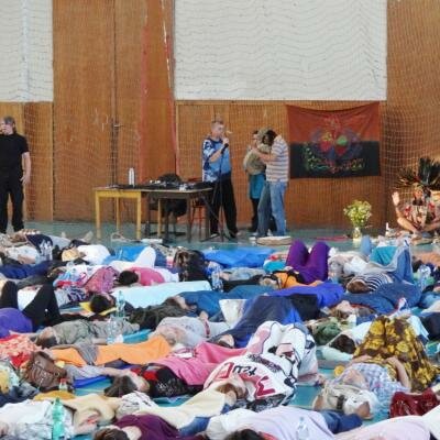 PCH a Don Sergio zaměřují vysoce koncentrovanou léčivou energii tak, jak je to během rituálu potřeba. Šamanská práce je nesmírně náročná a vyžaduje absolutní soustředění a velice pevnou vůli, aby ji bylo možné vůbec zvládnout