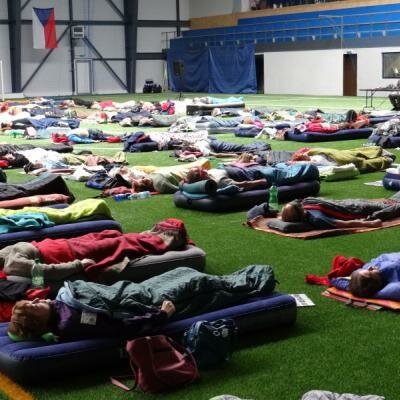 Během hlubinné meditace na Turzovce. Účastníci aktivizují svá energetická centra - ta se zprůchodňují a život člověka se radikálně mění v mnoha ohledech k lepšímu.
