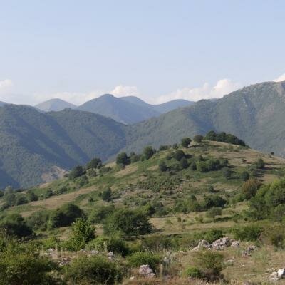 Pohled z hřebenu Slavianka na pohoří Pirin
