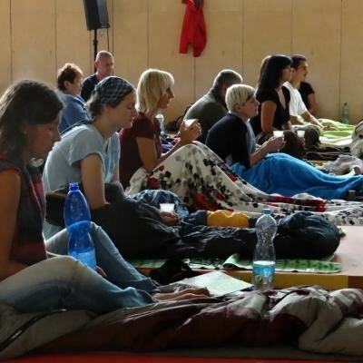 PCH pracuje v podstatě v transovém stavu - během každé meditace vidí procesy, které v jednotlivých účastnících probíhají a přizpůsobuje jim průběh meditace.